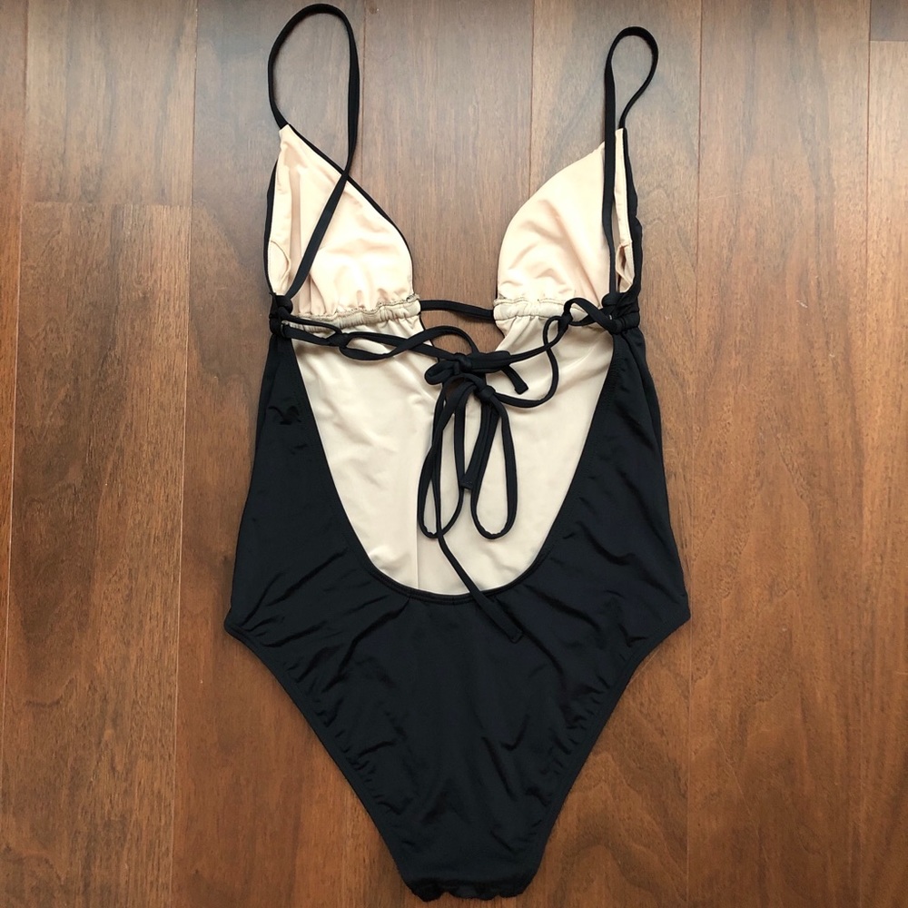 One piece Swimsuit - Picture 12 of 16